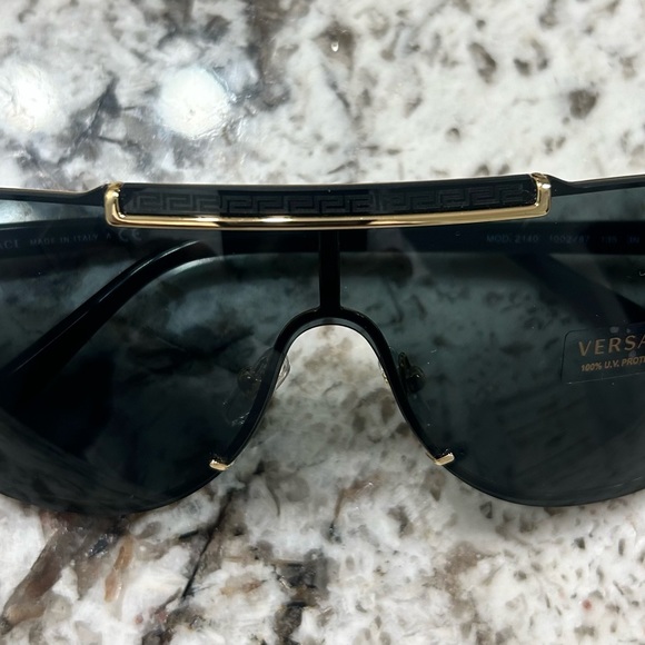 New sunglasses - Picture 3 of 4